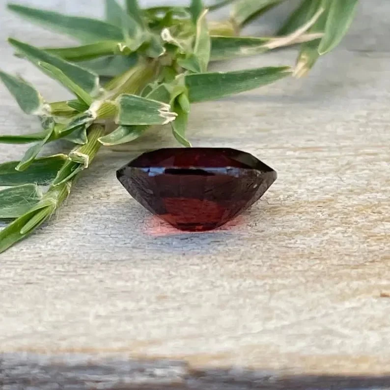 Natural Red Spinel – 2.70 Carat 10 Natural Red Spinel – 2.70 Carat - Image 10