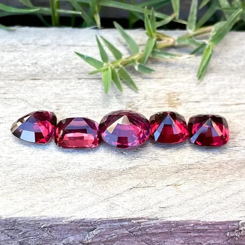 Natural Rhodolite Garnet Lot – 12.93 Carat 3 Natural Rhodolite Garnet Lot – 12.93 Carat - Image 3