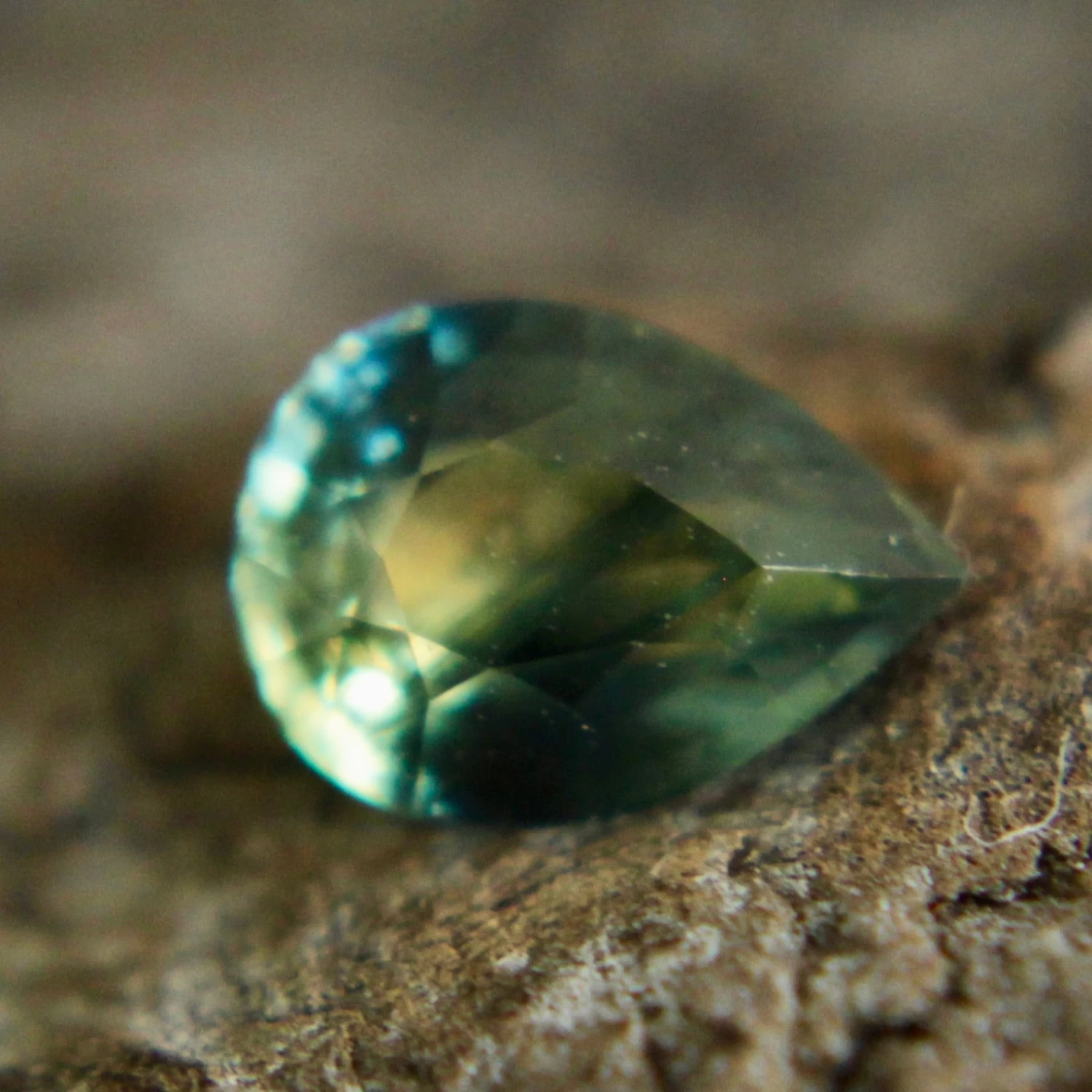 Natural Tri Coloured Sapphire - Parti Sapphire 6 Natural Tri Coloured Sapphire - Parti Sapphire - Image 6