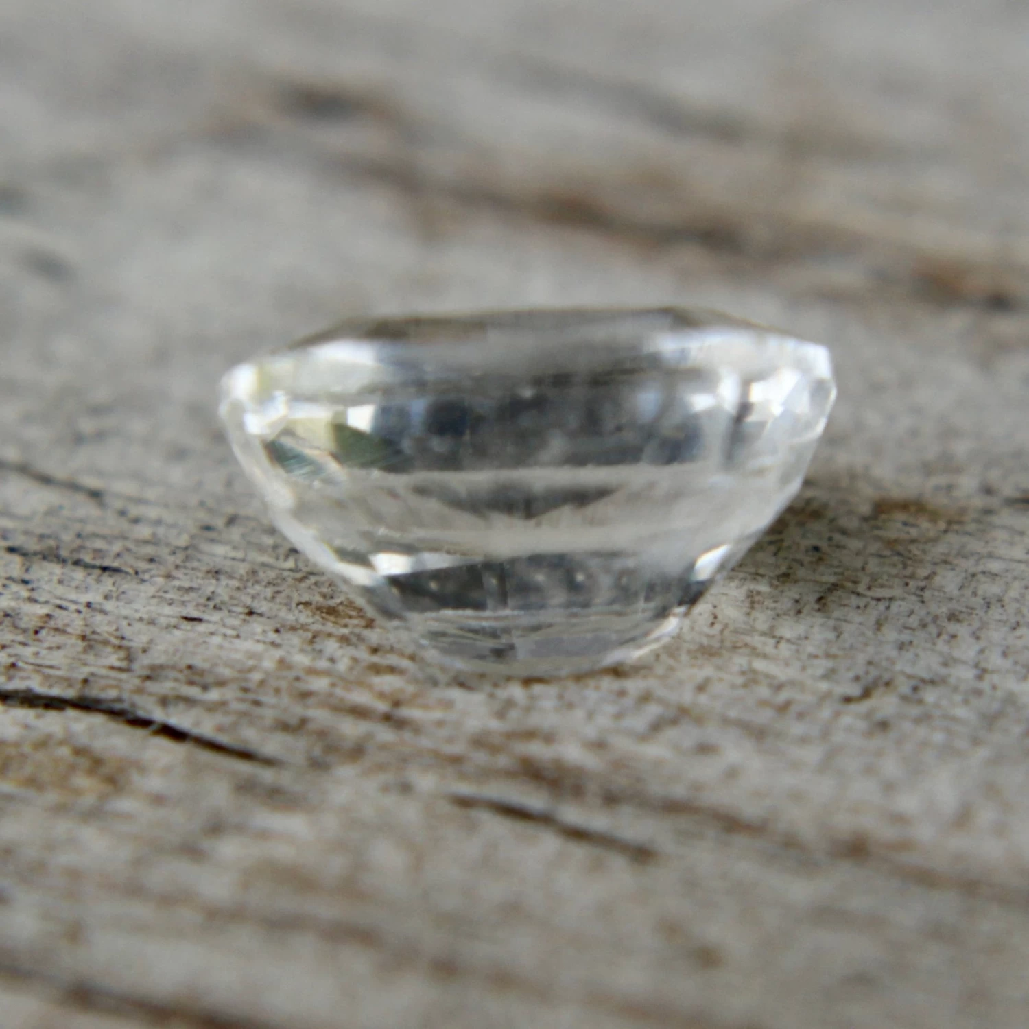 Natural White Sapphire – 0.90 Carat Oval Cut | Ceylon Origin 2 Natural White Sapphire – 0.90 Carat Oval Cut | Ceylon Origin - Image 2