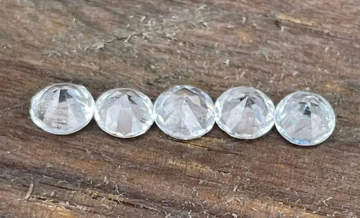 Natural White Sapphires Set – Round Cut, 2.90 Carat 2 Natural White Sapphires Set – Round Cut, 2.90 Carat - Image 2